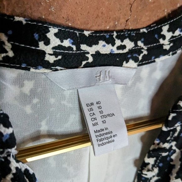 H&M Size 10 Abstract Long Sleeve Lined Dress w/ Buttons Up the Front - Picture 11 of 13